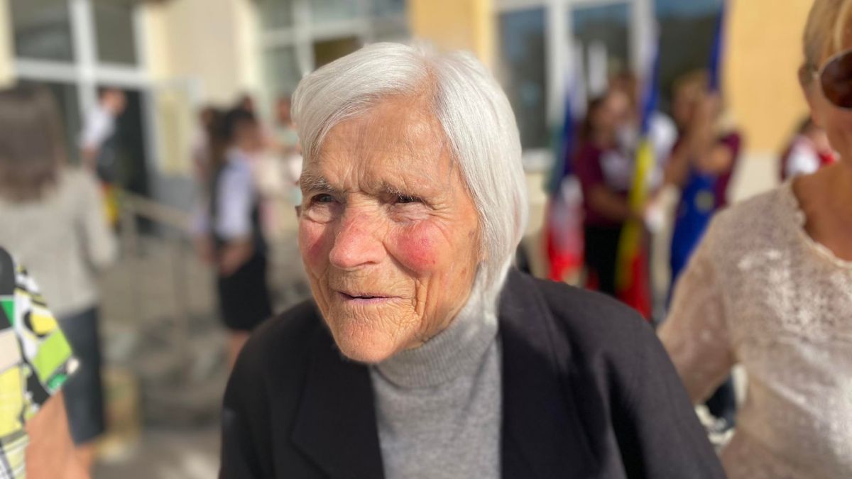 100-г. педагожка откри учебната година в Казанлък СНИМКИ 