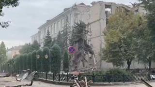 Горещи новини от Херсон, след като ВСУ удари градската администрация с HIMARS ВИДЕО