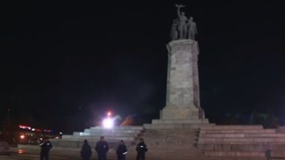 Опасна ситуация по тъмно в Княжеската градина, линейка хвърчи към болницата 