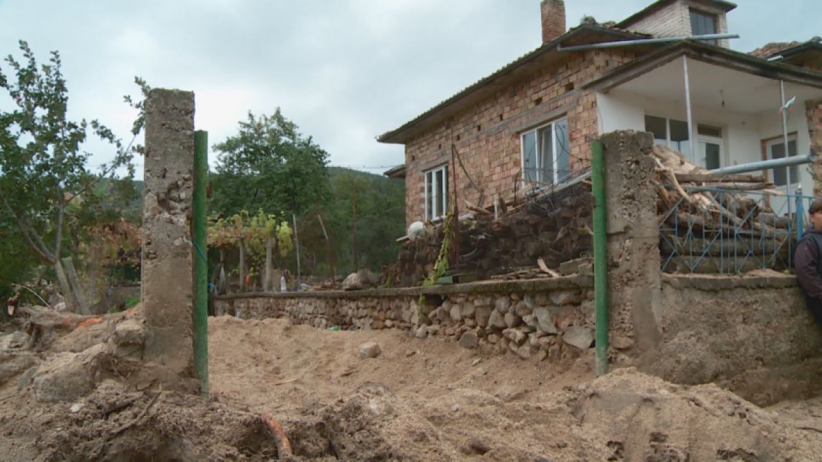 След водния ад: Инженери и конструктори започват огледи в Карловско 