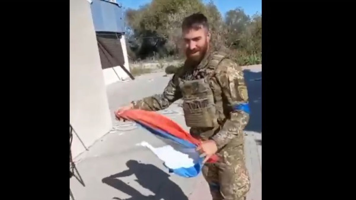 Разкриха кой е US наемникът, разкъсал руското знаме в Купянск ВИДЕО