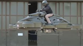 Показаха първия в света летящ мотоциклет, цената му е... ВИДЕО