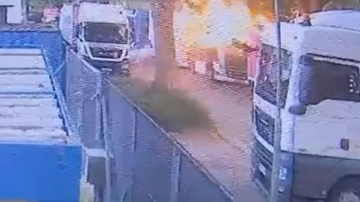 Страшна гледка: Кабината на благоевградски тир избухна СНИМКИ