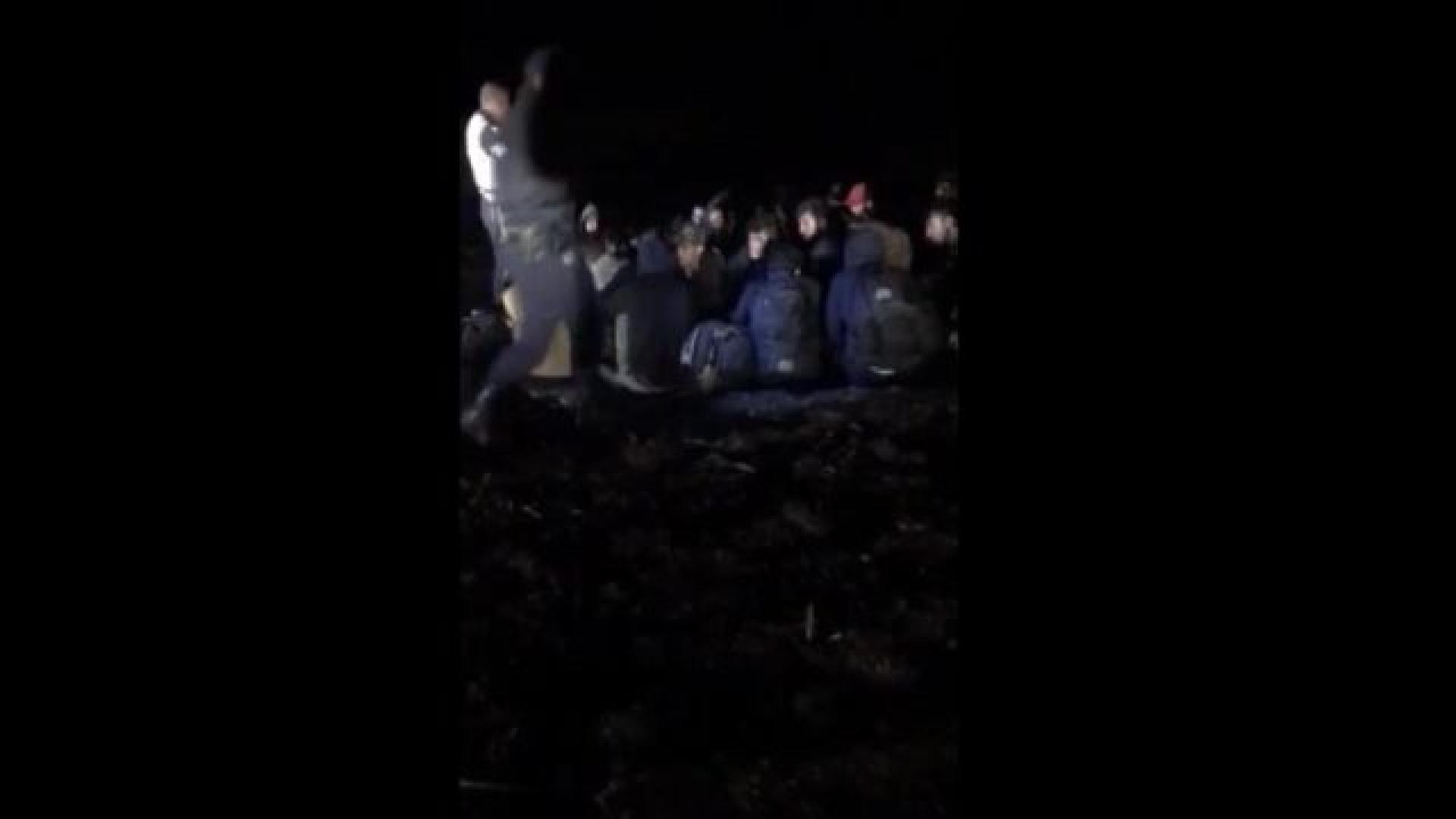 Охранител влезе в лозята край Карнобат заради съмнителни шумове и изненадващо откри... ВИДЕО 