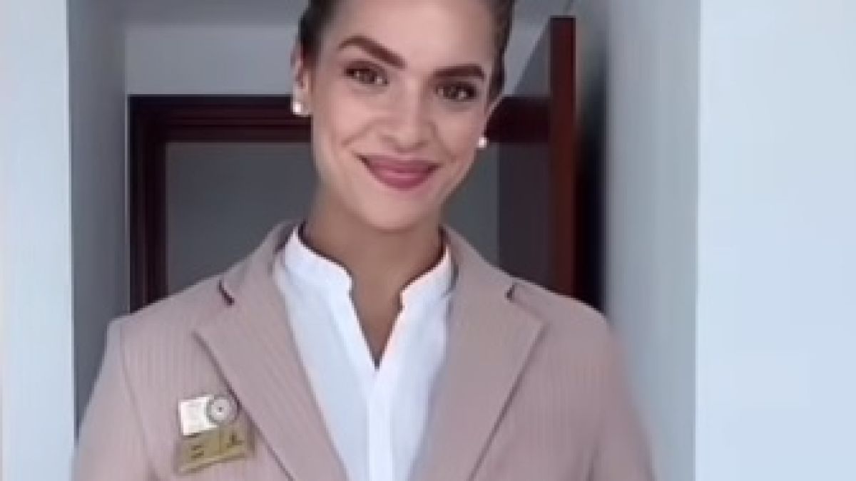Стюардеса от Emirates показа с какви пижамки спят тя и колежките й на борда ВИДЕО