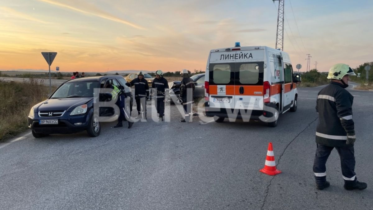 Джип и БМВ се помляха край Враца, линейка хвърчи към болницата СНИМКИ