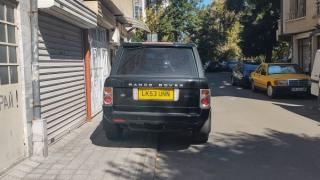 Шофьор редовно лази по нервите на пловдивчани с паркирането си и остава безнаказан, причината е скандална СНИМКИ 
