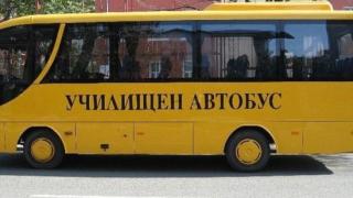 След катастрофата с училищен автобус - ученик е обезобразен, със счупен череп