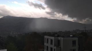 Още един човек е поразен от мълния, София е под вода след адската буря ВИДЕО