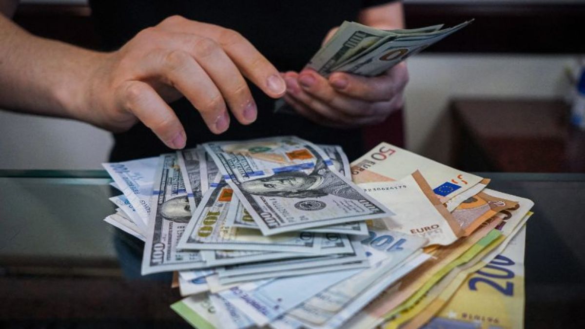 Невиждан от 20 години срив на еврото
