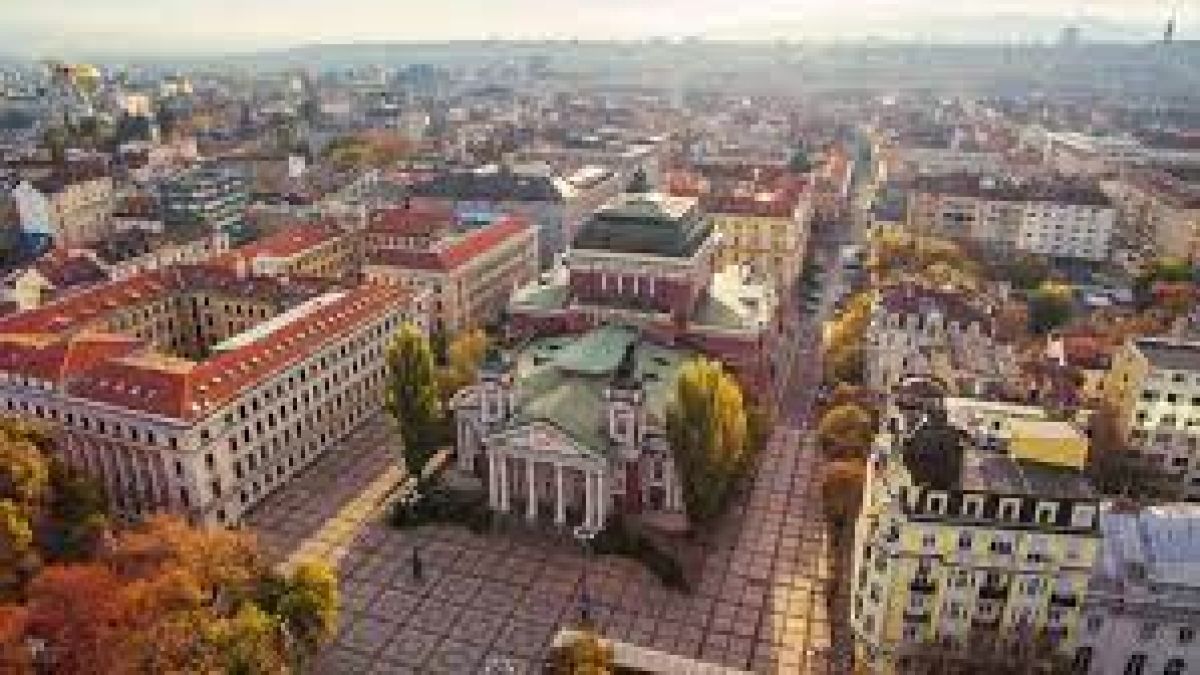 Апокалиптични щети за милиони в Народния театър след бурята