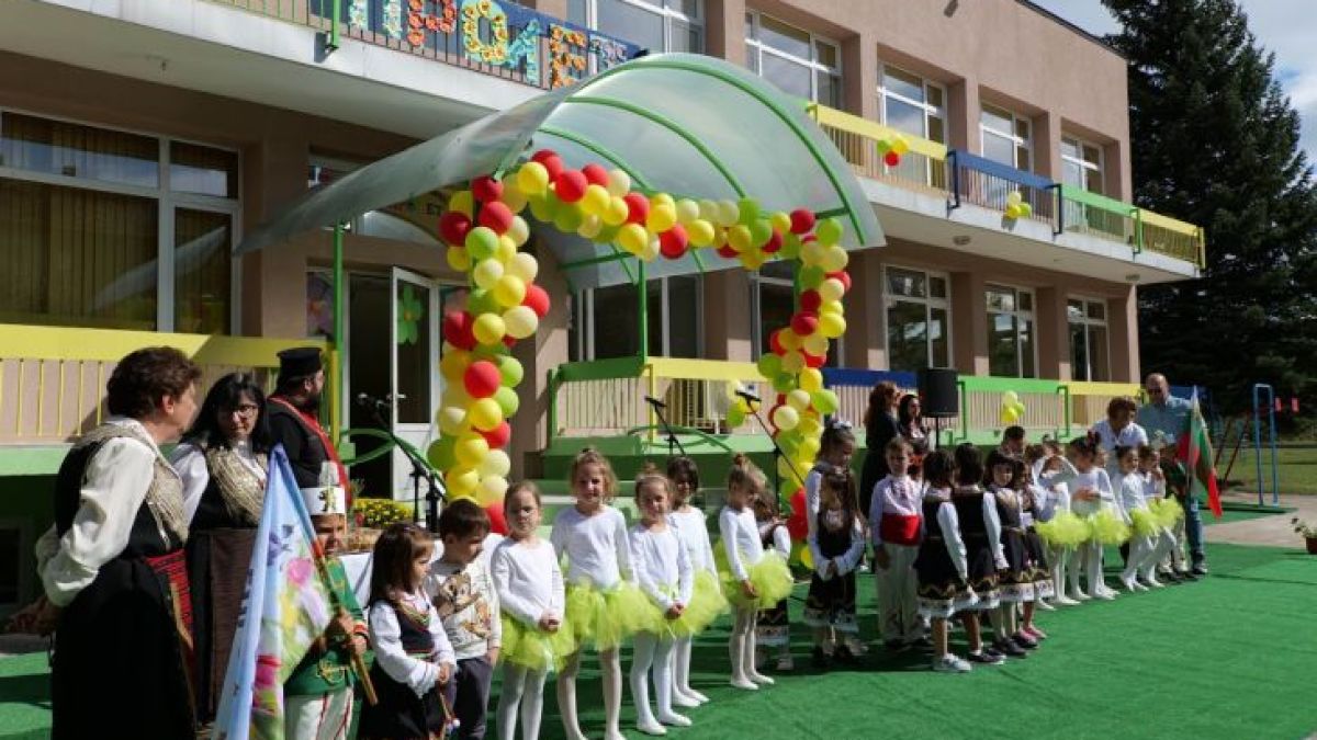 Практикер Ритейл реновира изцяло детска градина в град Перник