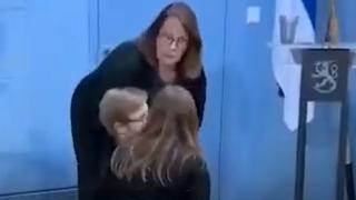 Европейски външен министър колабира, давайки брифинг за войната в Русия ВИДЕО