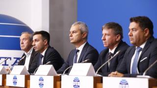 "Възраждане" покани световно признати експерти да направят анализ за ползитеи рисковете от въвеждане на еврото в България