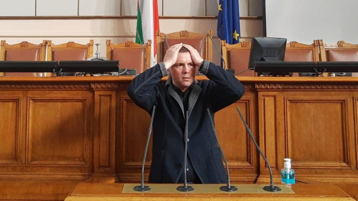 Маркетинговият екип на ПП е задействал спешен план кой да замени Кирил Петков