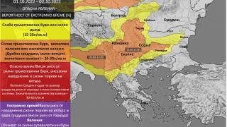 Внимание: Валежи, гръмотевични бури и градушки помитат България в събота КАРТА