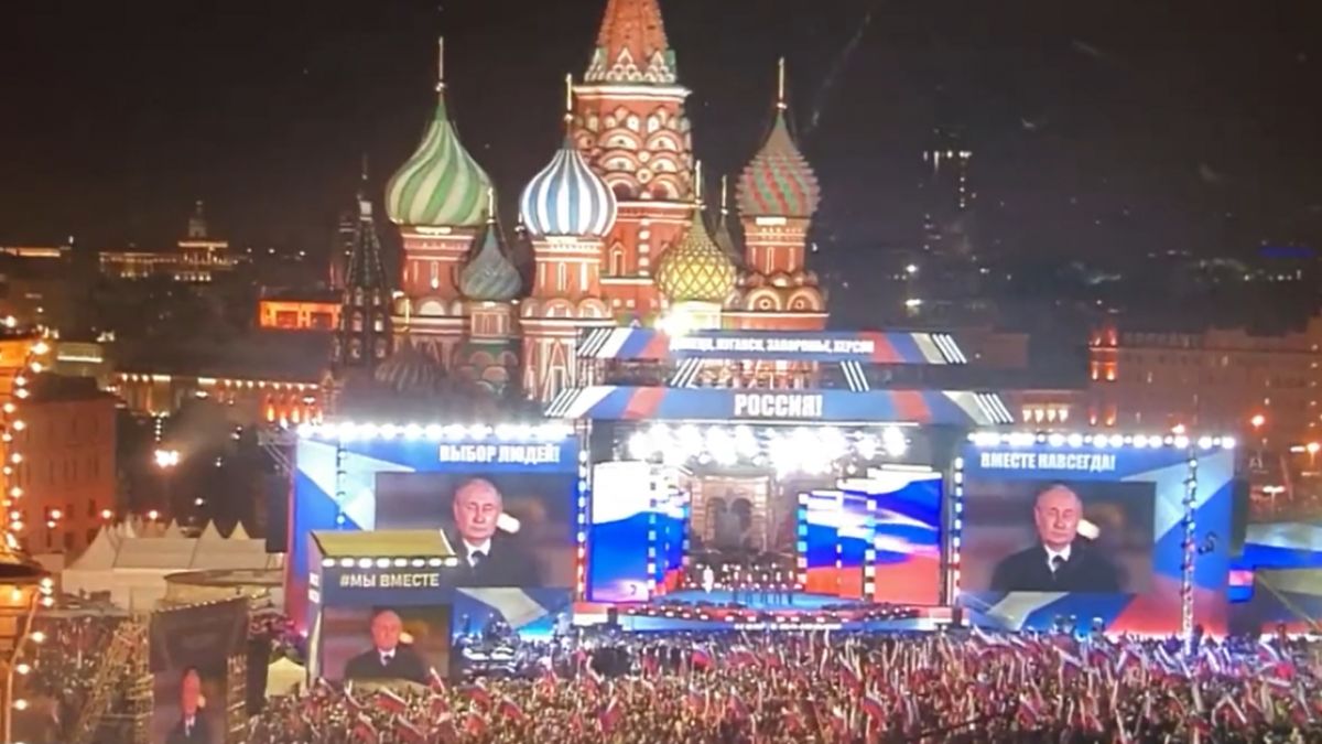 Победата ще бъде наша, отсече Путин от Червения площад ВИДЕО