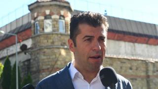 Разгроменият Кирил Петков с емоционален пост във Фейсбук