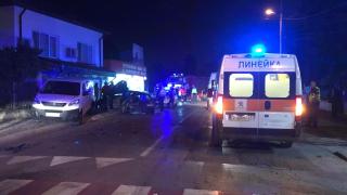 Разбиха зъбите и носа на шофьор пред автокъща край Бургас