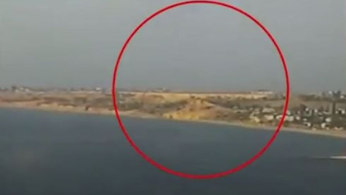 Мощни експлозии разтърсиха военно летище Белбек в Крим, туристи бягат панически ВИДЕО