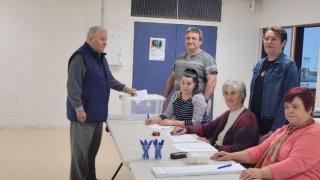 Изборите започнаха: Първите секции в чужбина вече приемат гласоподаватели СНИМКИ