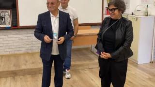 Ахмед Доган пак изпревари всички и гласува в ранни зори ВИДЕО