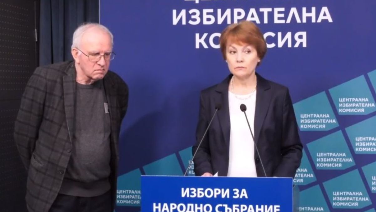 ЦИК проговори за мистериозния надпис по машините за гласуване ВИДЕО 