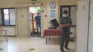 В Турция избирател се опита да гласува с климатика ВИДЕО