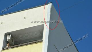 Силният вятър направи куп поразии в Хасково ВИДЕО 