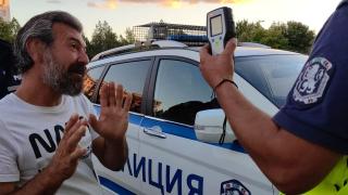 Янчо от Бургас удари една ракия и отиде да гласува, ето какво отчете дрегерът ВИДЕО 