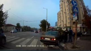 Поредна агресия: Мъже се сбиха на столично кръстовище заради... ВИДЕО