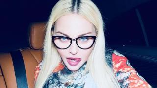  64-г. Мадона втрещи с визия, феновете я попиляха СНИМКИ