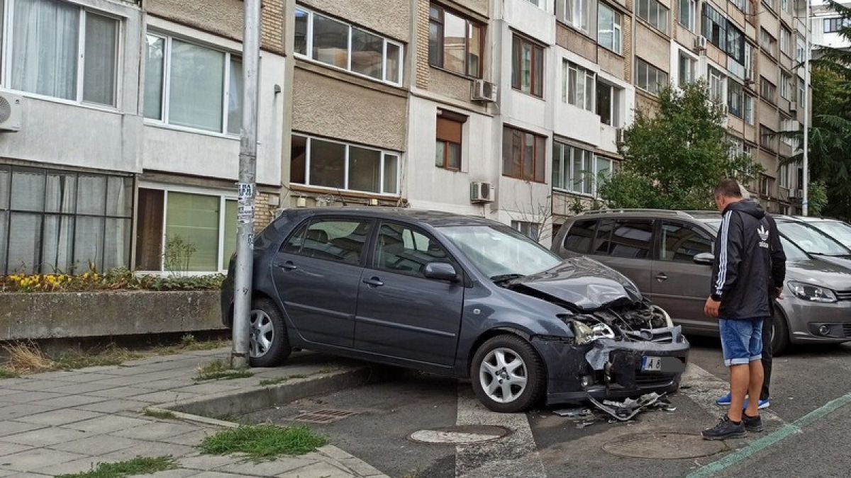 Ето какво мазало направи дрогирания Петко пред блок в Бургас СНИМКИ 