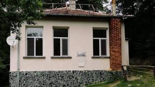 Санкции: Двама полицаи с тежки наказания за мутренското нахлуване в хижа "Лескова"