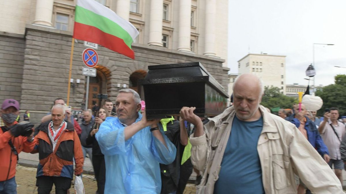 Минеков с нови шашми, ето кой шеф се опита да смени не по правилата