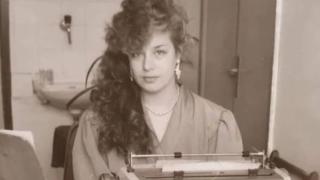 Една от най-красивите  наши тв водещи си пусна СНИМКА от 1990 г, ще я познаете ли?