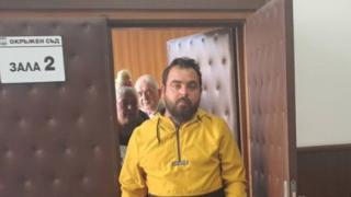 Сеир в съда: Бившата на убиеца Каспъра го брани, а ключов свидетел рязко забрави българския език