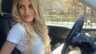 Помните ли фамозната блондинка Сис Апостолова? Сега се забърка в нов грях СНИМКИ