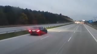 Зрелищни ВИДЕА: Реакцията на шофьор на Mercedes го спаси от неминуема гибел