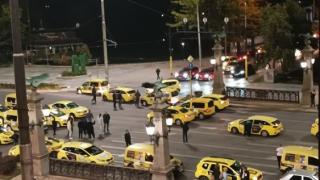 Среднощна блокада парализира София заради убийството на таксиметровия шофьор СНИМКИ