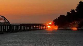 Водолази ще инспектират Кримския мост след експлозията ВИДЕО
