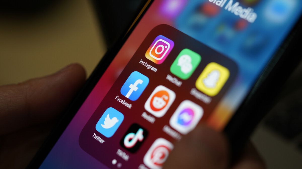 Facebook в много лоши новини за личните данни на 1 млн. потребители