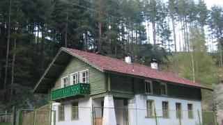 Нов екшън в планинска хижа, размахва се пушка, ехтят закани в "Мургана"