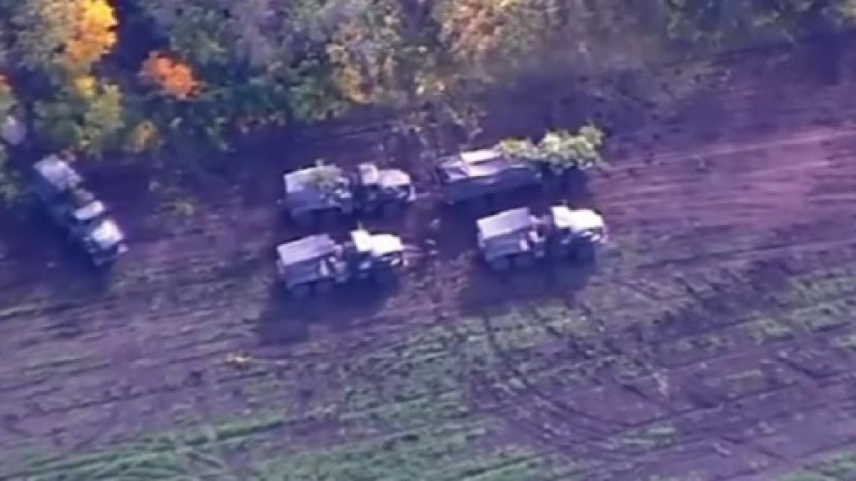 ВИДЕО от войната: ВСУ унищожи руска колона с боеприпаси и артилерийска батарея