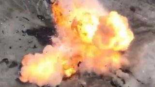 ВИДЕО от войната: Мощен взрив - руска бригада унищожава танк край Херсон