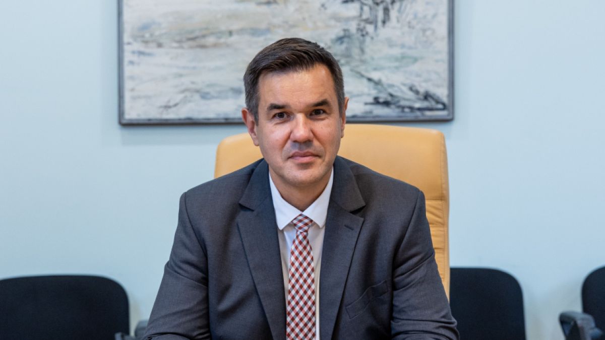 Министър Стоянов: Създаваме инвестиционна карта за реиндустриализация на България