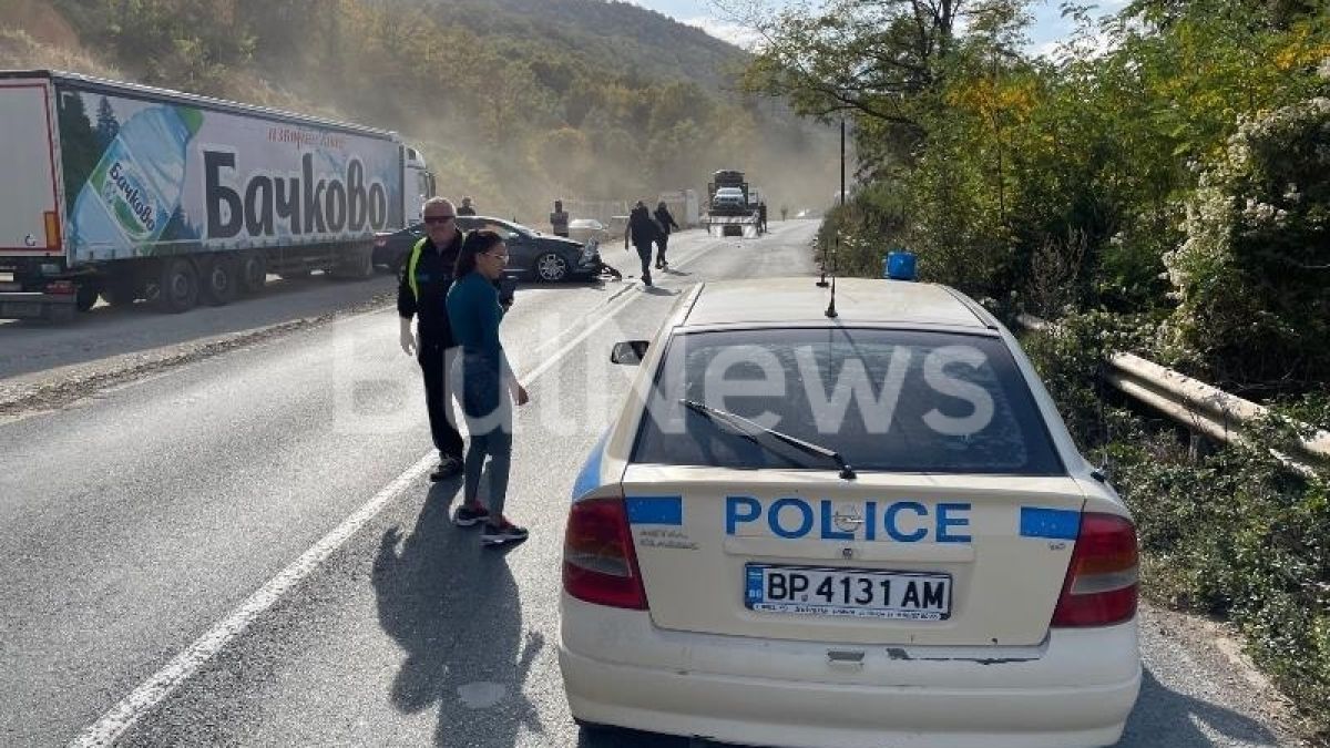 Зверско меле с кола, тир и автовоз на Е-79, ето какво се случи СНИМКИ 