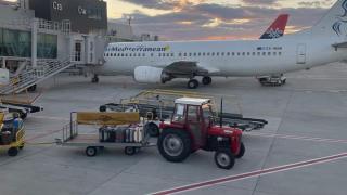 Тази СНИМКА от летището в Босна и Херцеговина подпали мрежата