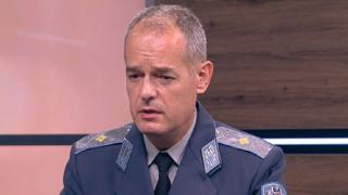 Ген. Русев: Замирисва ми на чистка в авиацията