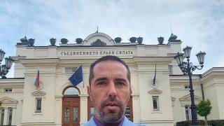 Нова акция подготвя съветникът, опитал да свали украинското знаме от общината СНИМКИ